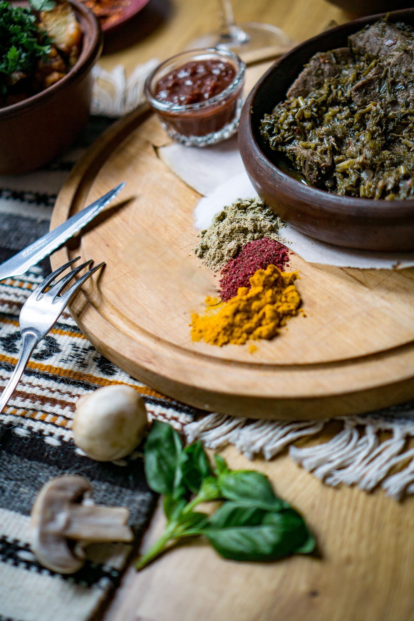 Dettaglio di spezie e ingredienti selezionati